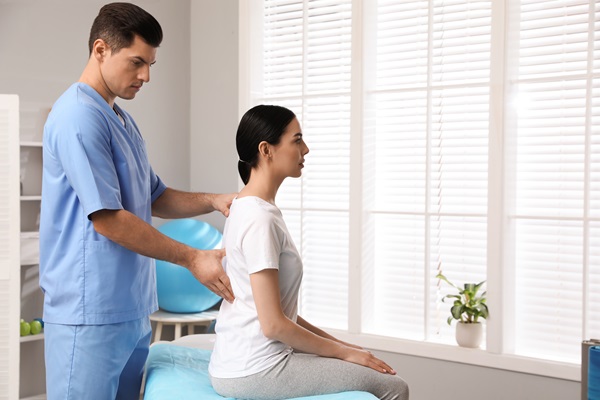 The Pros And Cons Of Cervical Spinal Decompression